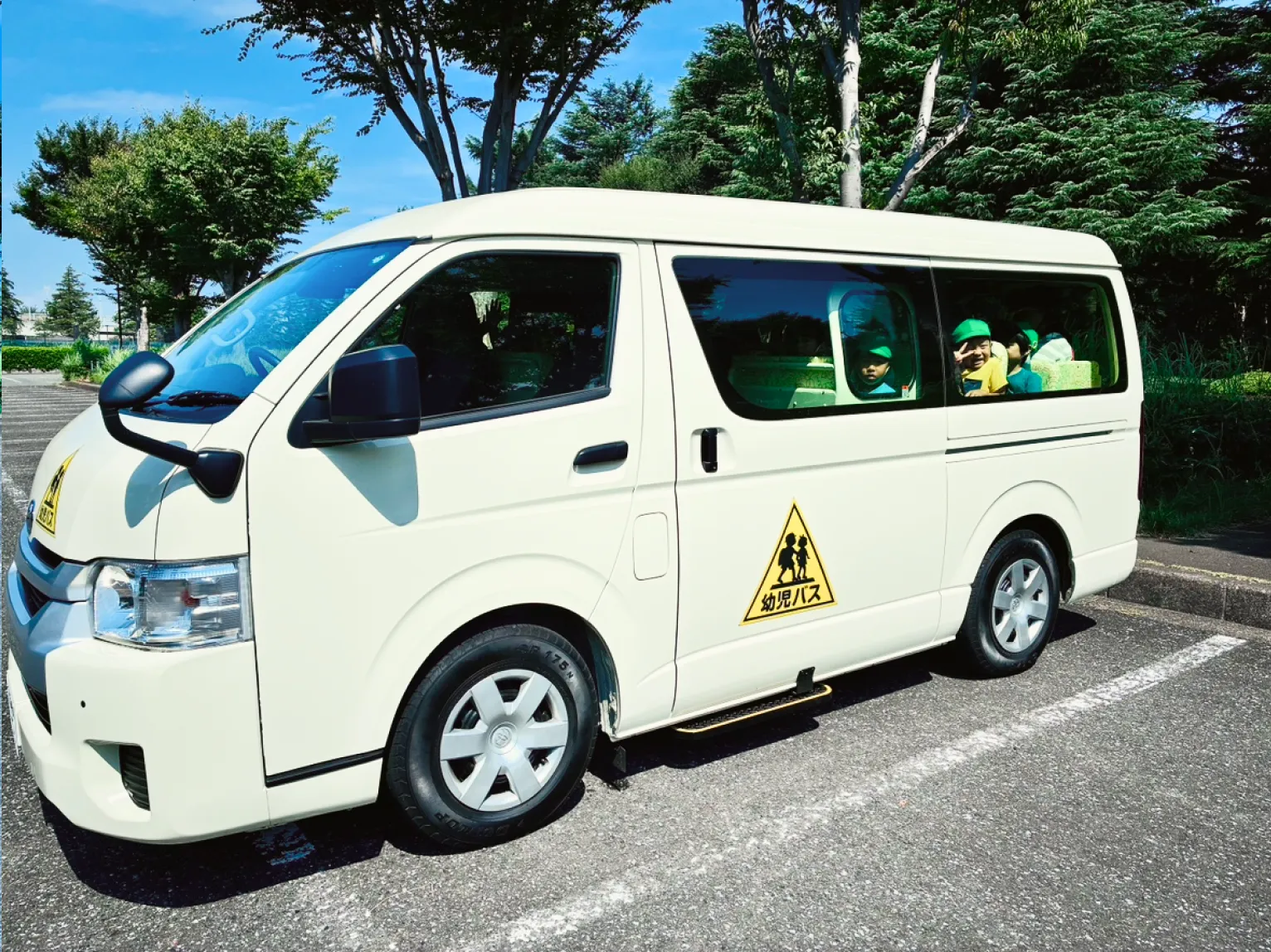 高尾山登山に挑戦する年長組