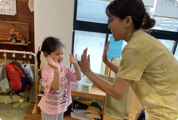 朝の支度をする子どもたち